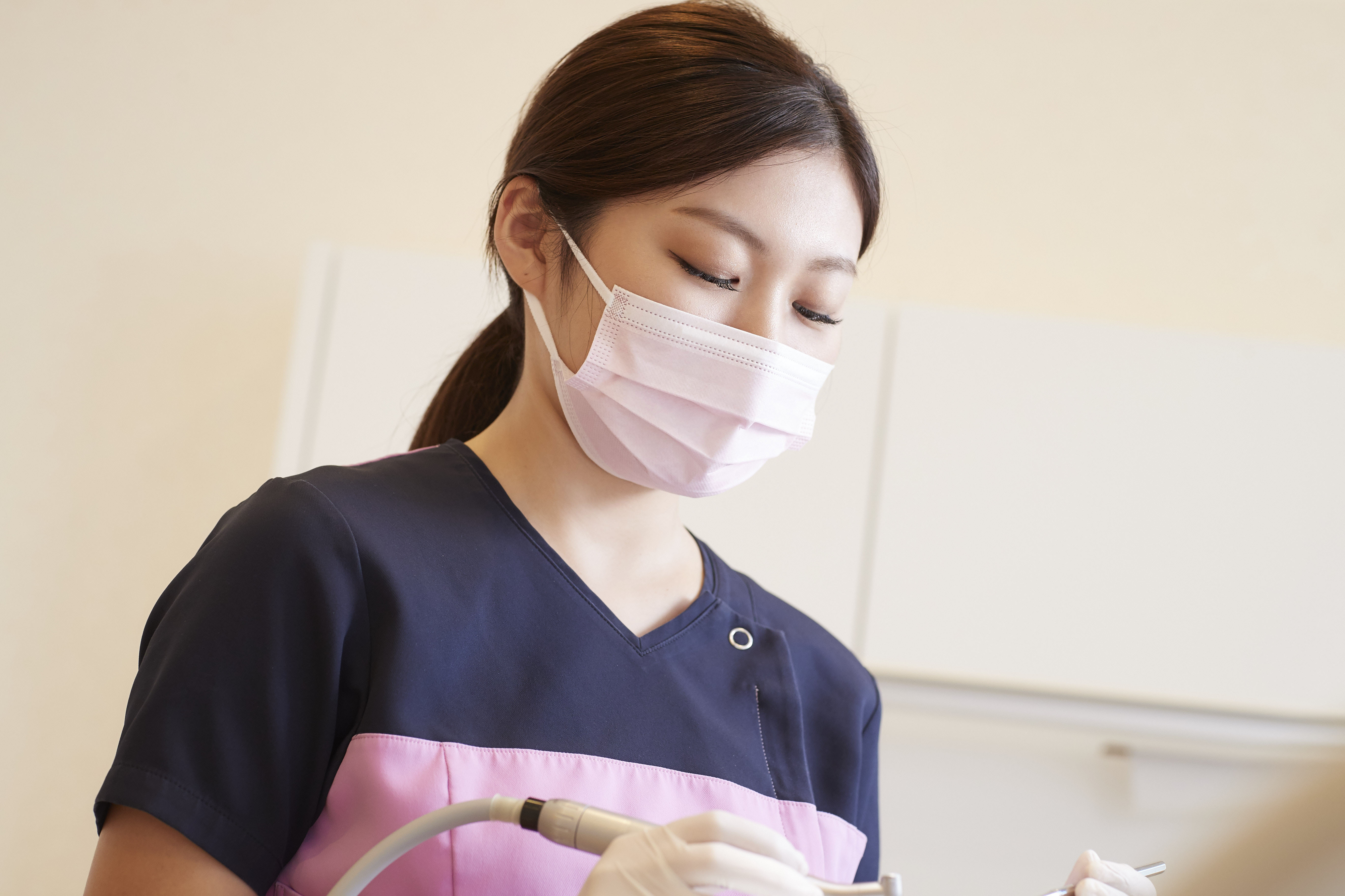 歯がボロボロになってしまった場合、抜歯を行う可能性があります